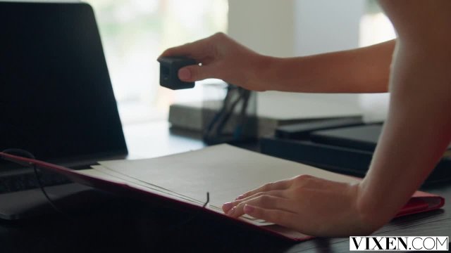 Превью Две красавицы и один любвеобильный герой № 46932